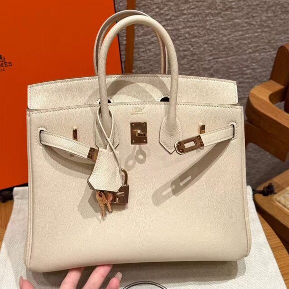 Classic Hermes Bag: A Stylish and Versatile Choice for Elegance - Picture 6 of 6